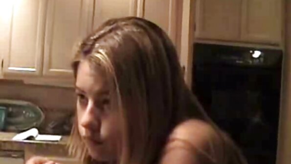 La studentessa bionda tettona Ami Jordan viene scopata duramente video porno di nonne troie su una scrivania dal suo insegnante